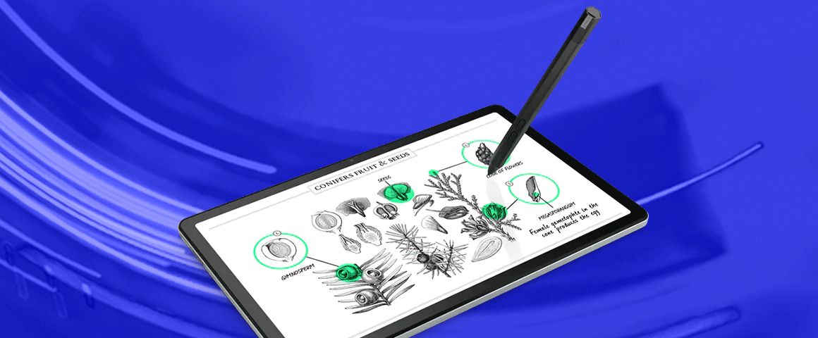 Tableta tabM10 plus con lapiz de dibujo sobre fondo azul
