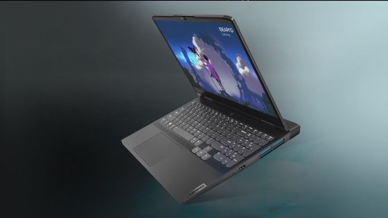 Laptop IDEAPAD GAMING 3 gris oscuro vista 3/4 abierto con fondo gaming