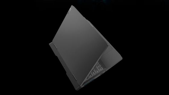 Laptop IDEAPAD GAMING 3 gris oscuro vista cenital cerrado sobre fondo negro
