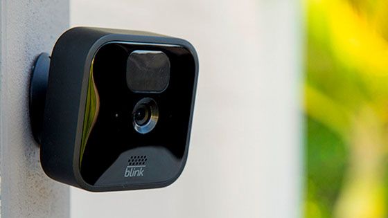 Blink Outdoor + Solar Panel Cámara HD de Seguridad Inteligente para exterior con Alimentación Solar compatible con Alexa