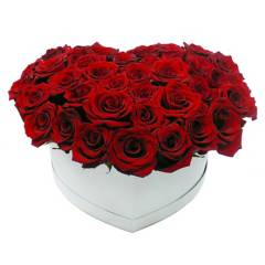 REGALAR FLORES - Caja Diseño Corazón Con Rosas Rojas Regalar Flores