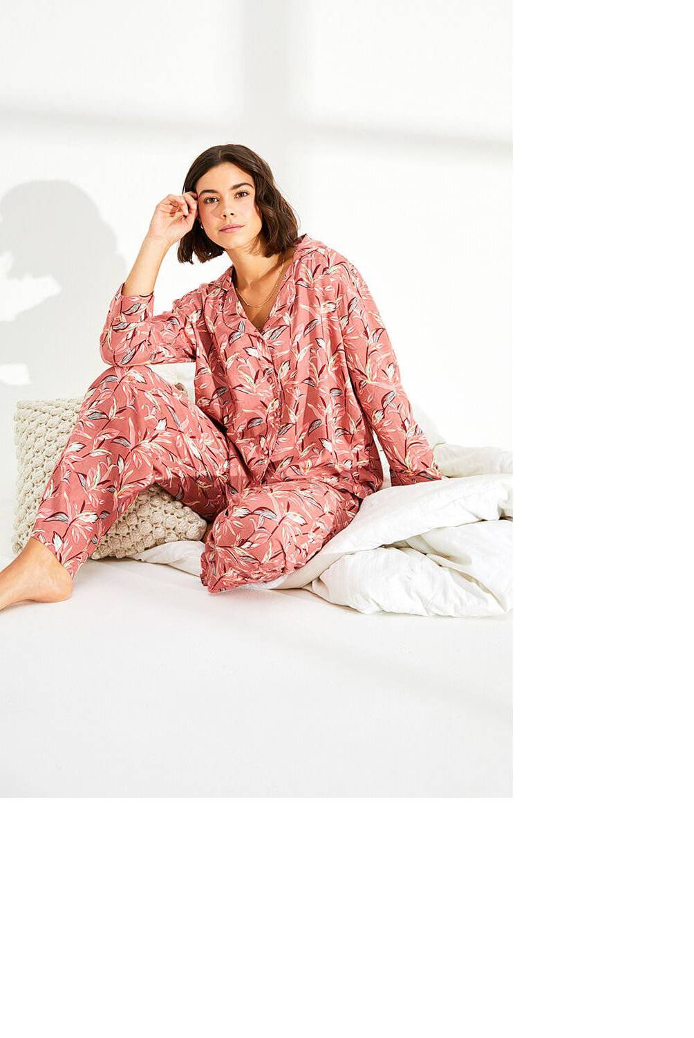 LOUNGE - Pijama Mujer Conjunto Camisa Hojas Rosado