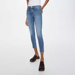 MANGO - Jeans Skinny Tiro Medio Crop Isa Mujer Mango