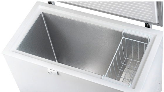 El recubrimiento del Freezer FFH Z200 en aluminio mejora el proceso de congelación y facilita<br>su limpieza interior.