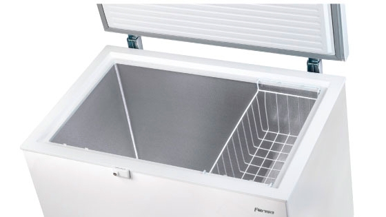 El recubrimiento del Freezer FFH Z300 en aluminio mejora el proceso de congelación y facilita su limpieza interior.