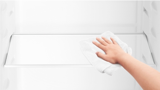 El refrigerador Advantage 5500E de Fensa contiene bandejas de vidrio templado mas resistentes y facil de limpiar.