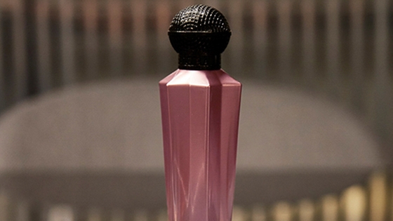 perfume Sweet Dream Shakira microfono frente