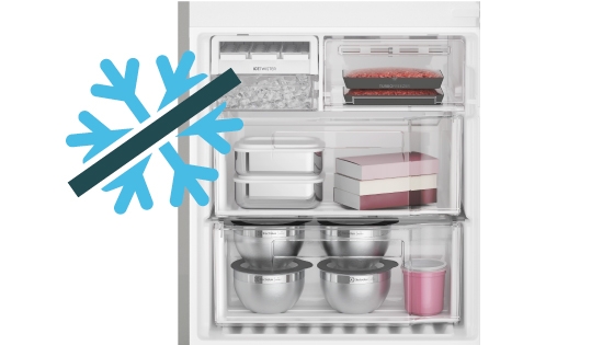 Cuenta con sistema Frost Free (No Frost) de descongelamiento automático, es decir no acumulas escarcha en el freezer.