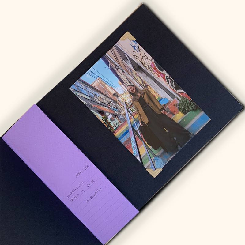 DIOGENES PAPELERIA Álbum Artesanal - 40 fotos 10x15 cm - Hojas negras -  Kraft con Lila