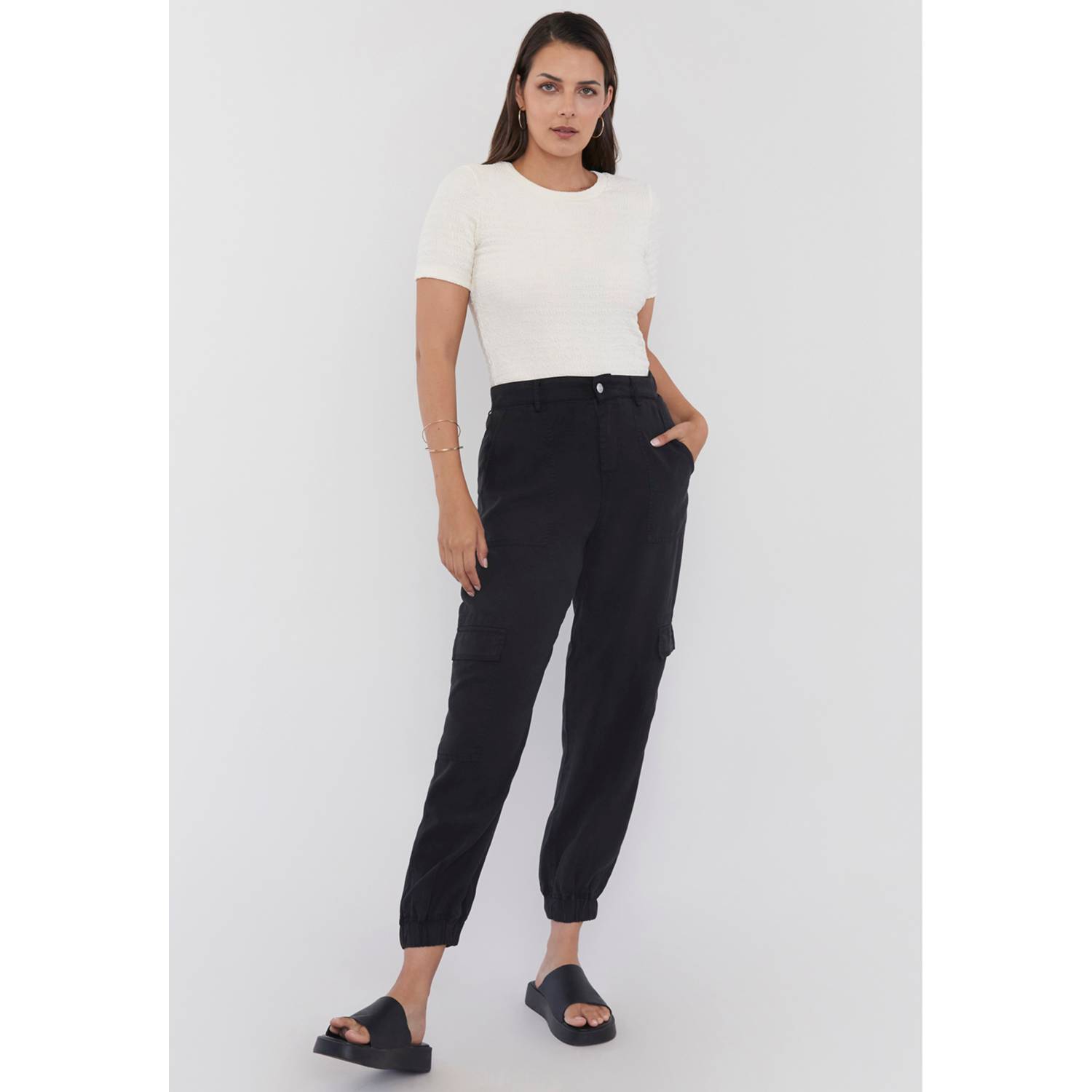 Pantalón Mujer Cargo Satín Negro Corona