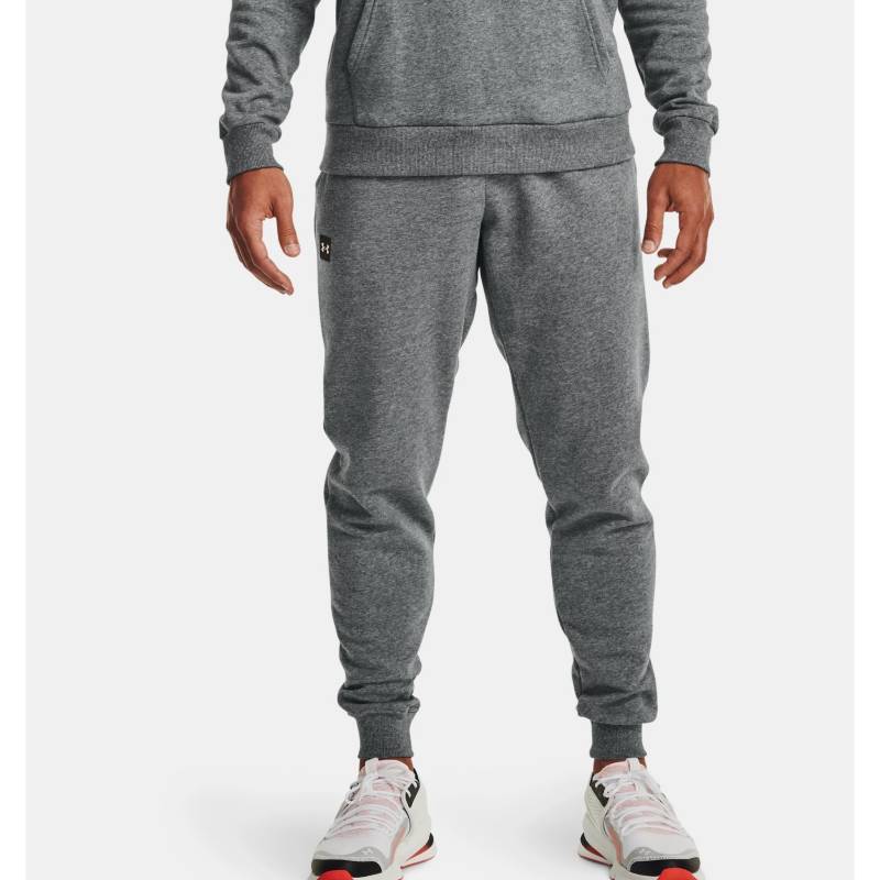 JOGGER UNDER ARMOUR RIVAL FLEECE GRAPHIC GRIS HOMBRE. UNDER ARMOUR