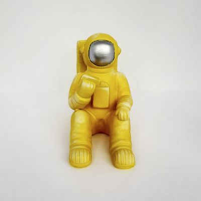 Astronauta Yellow. 17Cm X 9Cm X 18Cm. Poliresina. Plini Amarillo