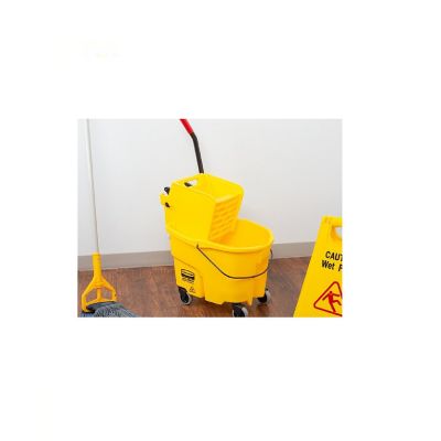 Balde Con Escurridor 33 Litros Wavebrake Amarillo Rubbermaid