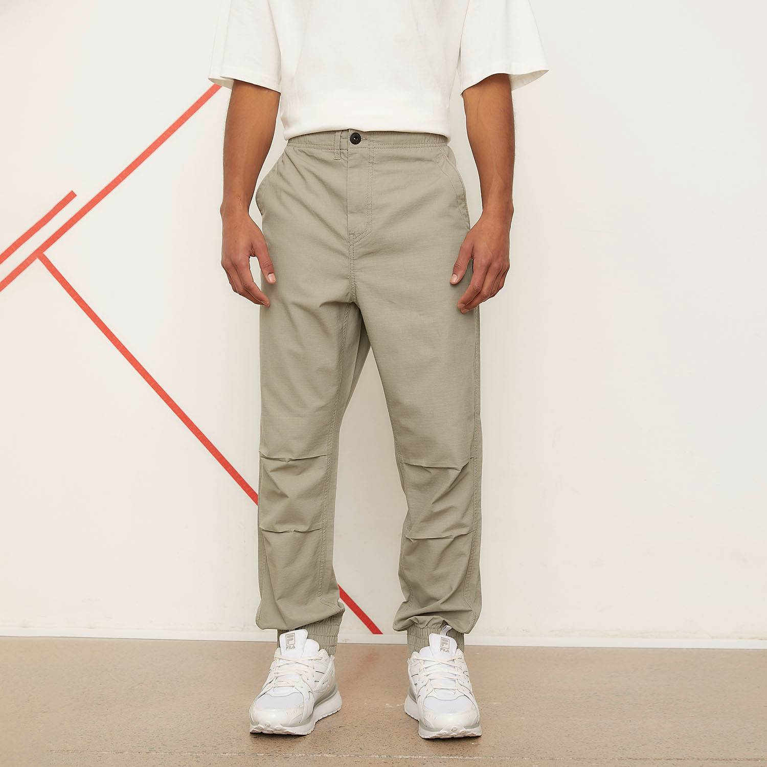 Pantalon Chino Unicolor Con Cinturon