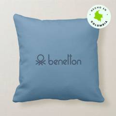 Benetton - Cojín Liso Azul 45 x 45 cm