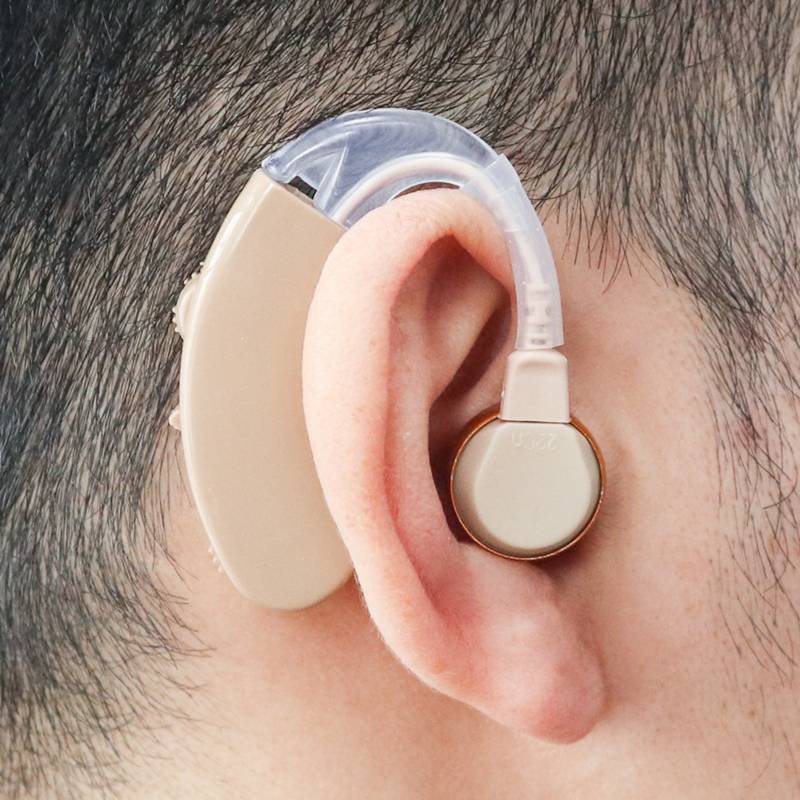Cómo funcionan los audífonos recargables para la sordera?