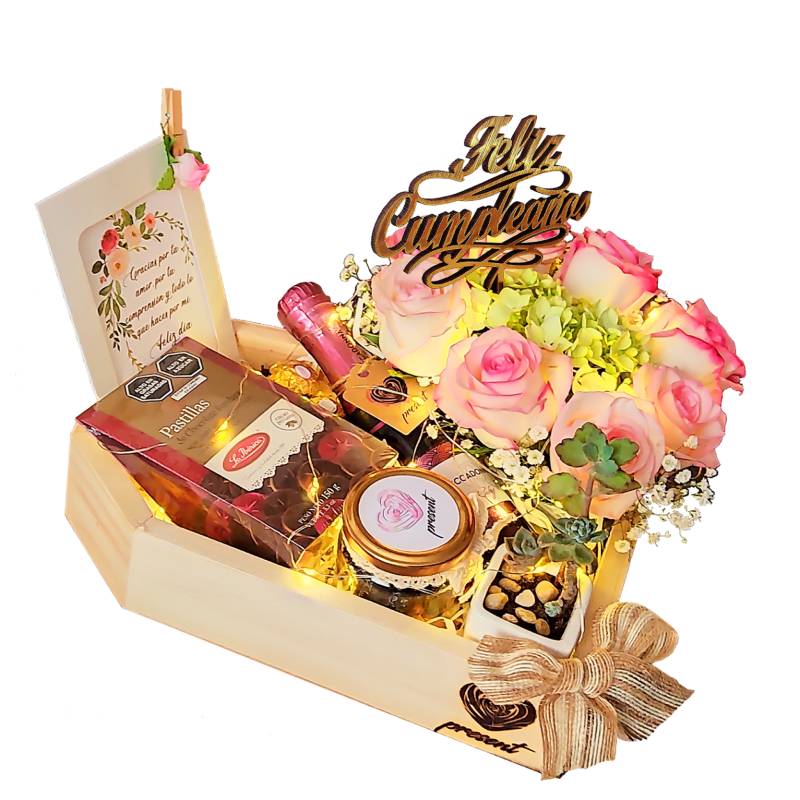 💜REGALOS PERSONALIZADOS 💙 Nuestro cliente eligió el contenido de su box regalo  sorpresa, incluye: •Caja de madera personalizada •Dos…