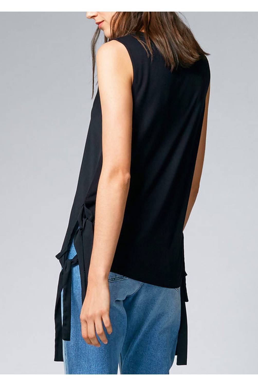 WAREHOUSE - Blusa Sin Mangas Tie Side Woven Front Vest