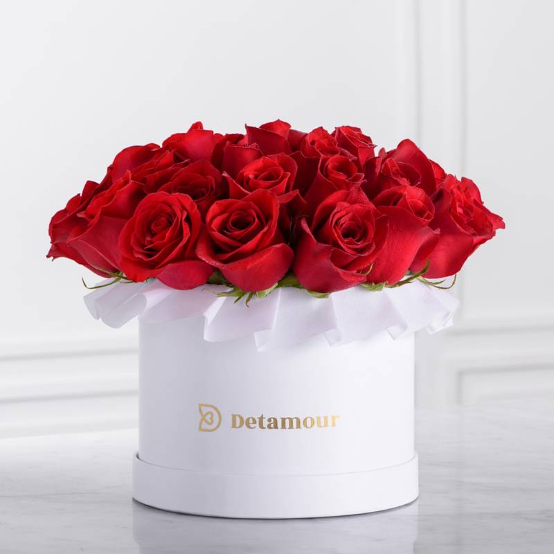 DETAMOUR - Hat Box Blanco Rosas Rojas