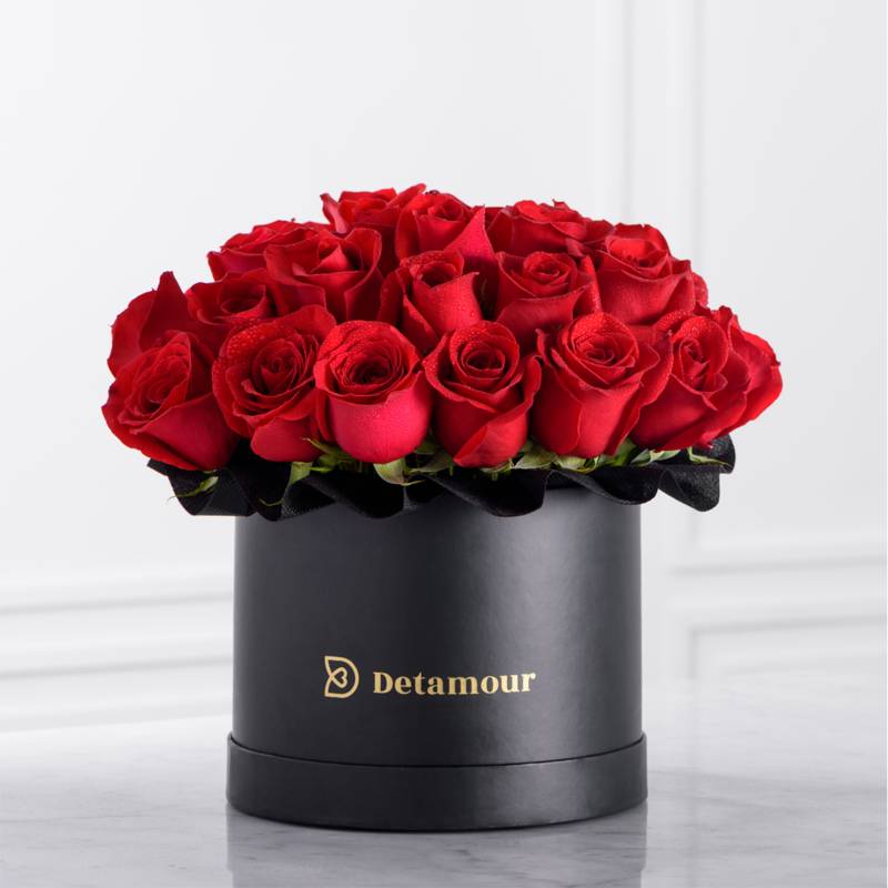 DETAMOUR - Hat Box Negro Rosas Rojas