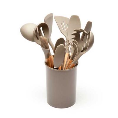 set de utensilios de cocina beige