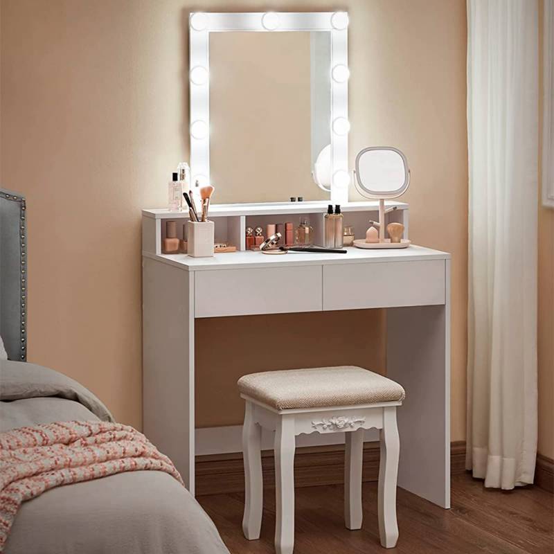 Dormitorio grande moderno, blanco, luz, tocador de maquillaje Con