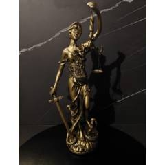 Escultura de Dama de la Justicia Poliresina